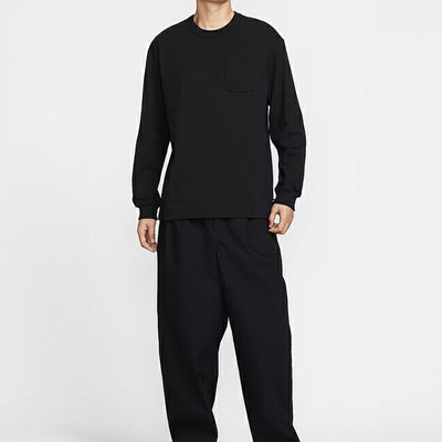 NIKE ナイキ スポーツウェアプレミアムエッセンシャル ロングスリーブポケットTシャツ (011)ブラック DR7930-011