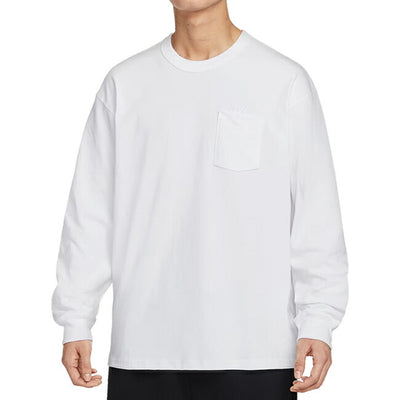 NIKE ナイキ スポーツウェアプレミアムエッセンシャル ロングスリーブポケットTシャツ (101)ホワイト DR7930-101