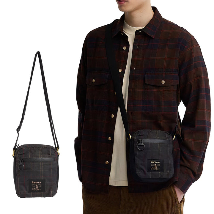 Barbour バブアー ショルダー　ブラック　タグあり Barbour - field tartan wax crossbody bag フィールドタータン
